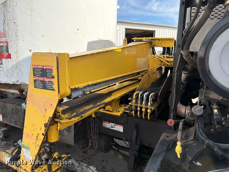 image for item FT6728 2015 Peterbilt 320 refuse truck