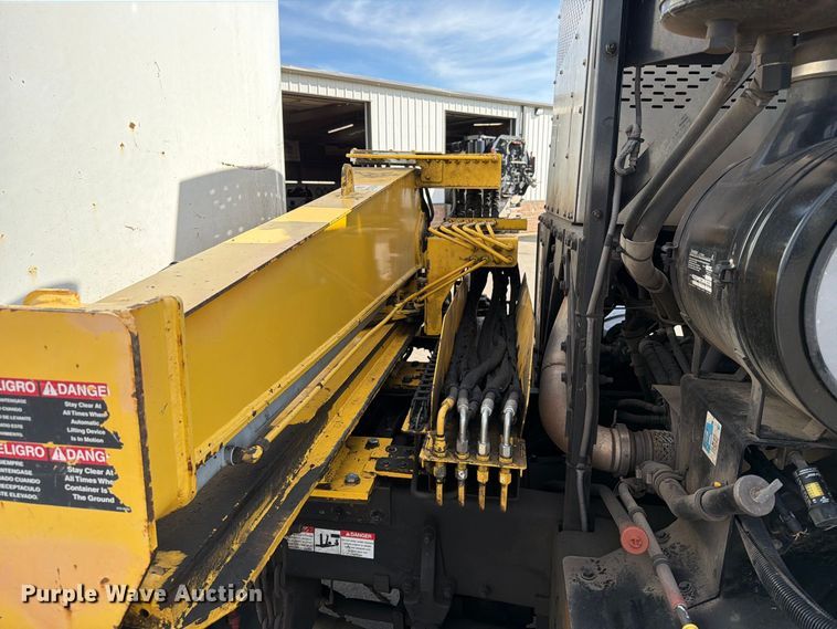 image for item FT6728 2015 Peterbilt 320 refuse truck