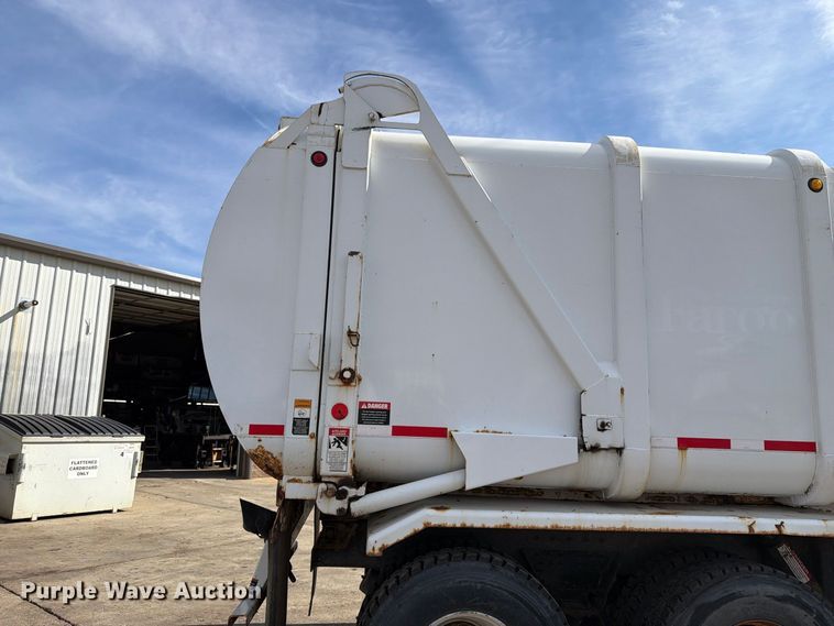 image for item FT6728 2015 Peterbilt 320 refuse truck