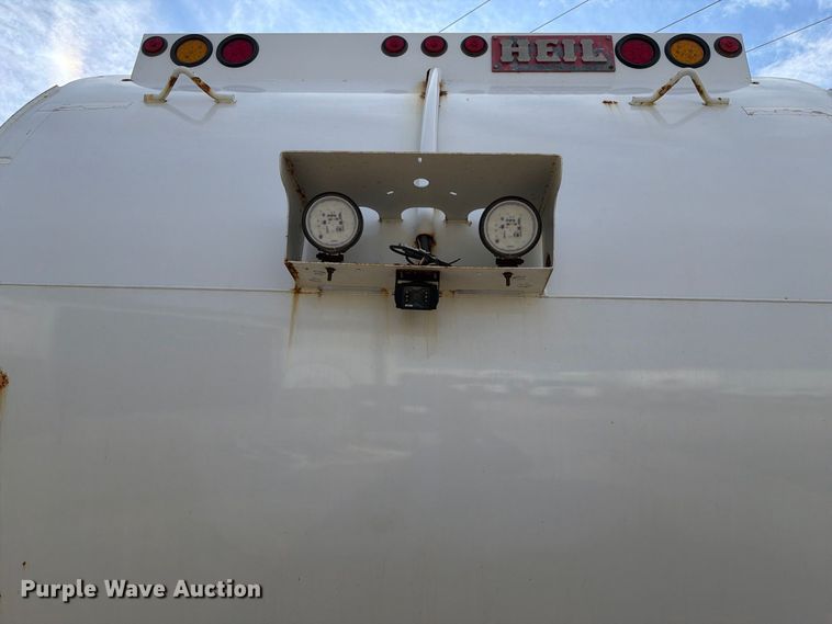 image for item FT6728 2015 Peterbilt 320 refuse truck