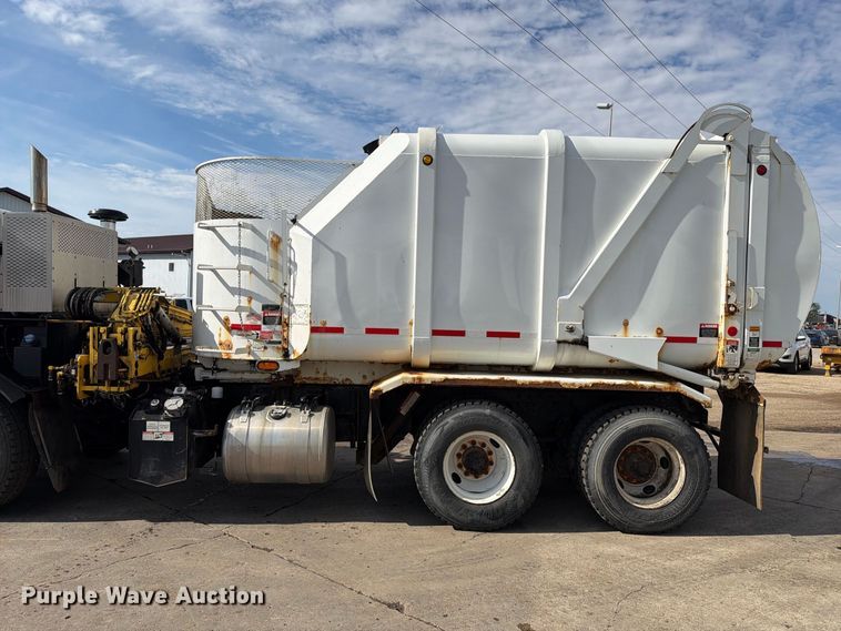 image for item FT6728 2015 Peterbilt 320 refuse truck