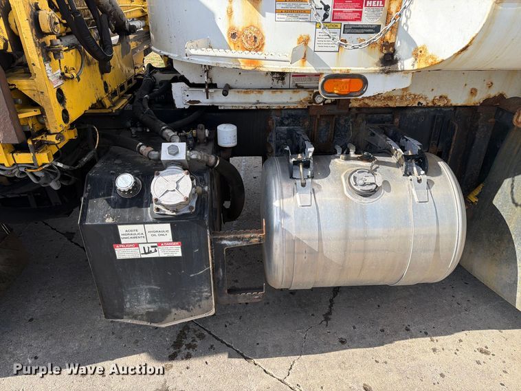 image for item FT6728 2015 Peterbilt 320 refuse truck
