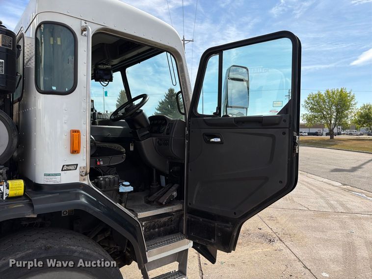 image for item FT6728 2015 Peterbilt 320 refuse truck