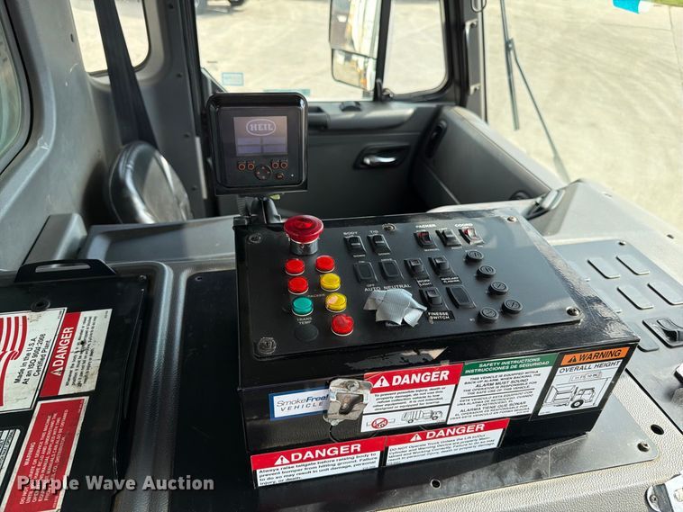image for item FT6728 2015 Peterbilt 320 refuse truck
