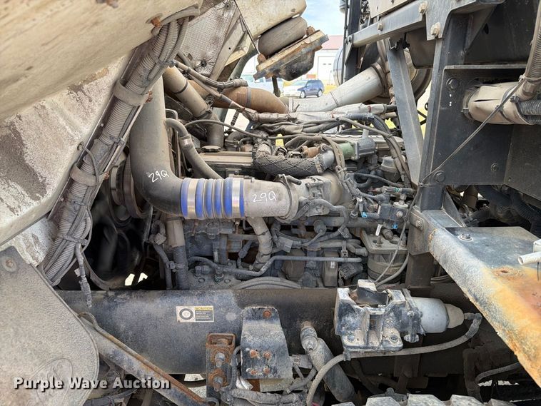 image for item FT6728 2015 Peterbilt 320 refuse truck