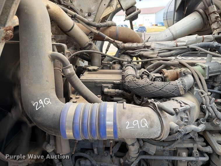 image for item FT6728 2015 Peterbilt 320 refuse truck