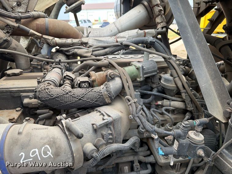image for item FT6728 2015 Peterbilt 320 refuse truck