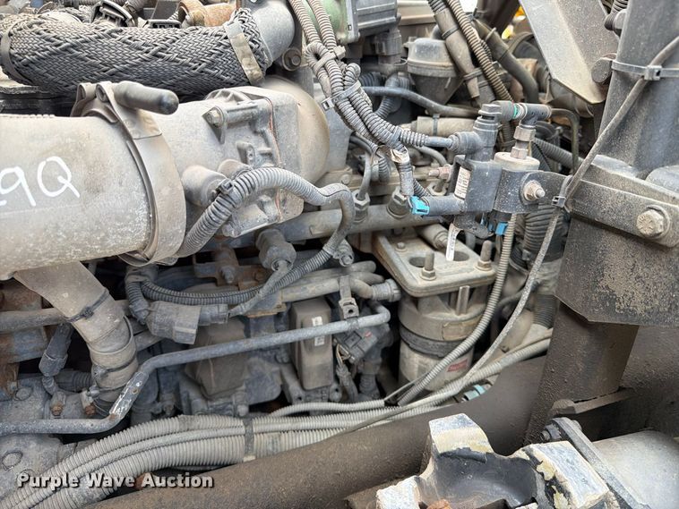 image for item FT6728 2015 Peterbilt 320 refuse truck