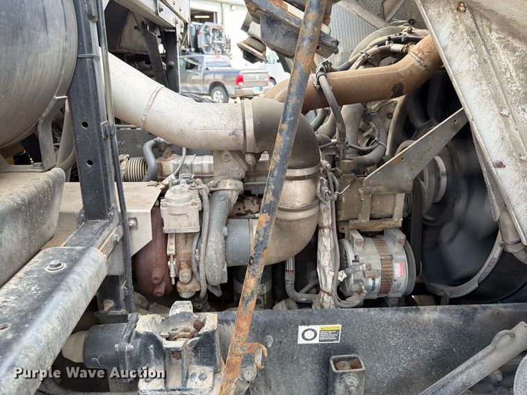 image for item FT6728 2015 Peterbilt 320 refuse truck