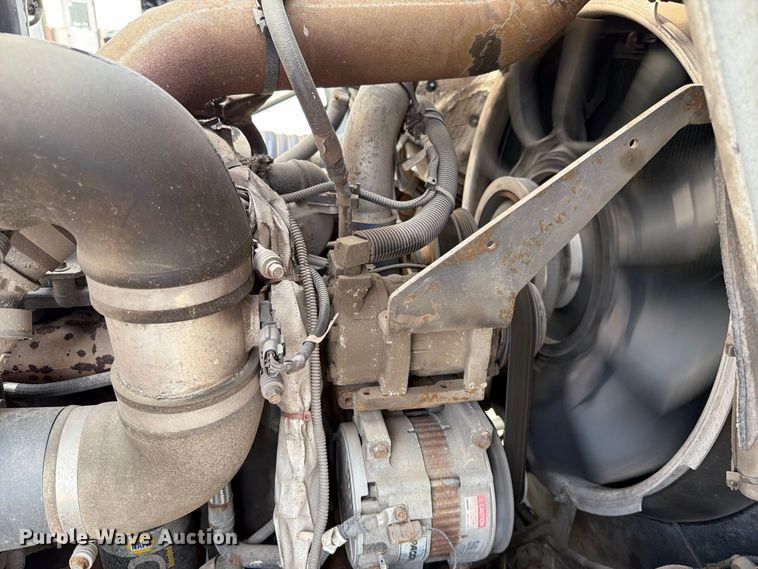 image for item FT6728 2015 Peterbilt 320 refuse truck