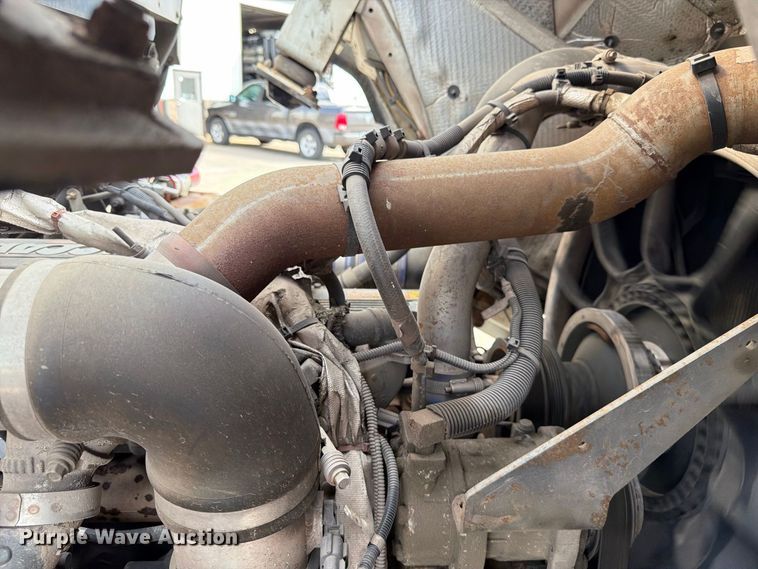 image for item FT6728 2015 Peterbilt 320 refuse truck