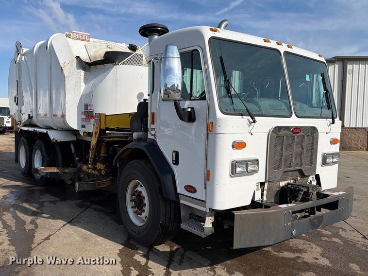 image for item FT6729 2018 Peterbilt 320 refuse truck