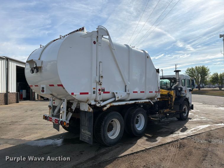 image for item FT6729 2018 Peterbilt 320 refuse truck
