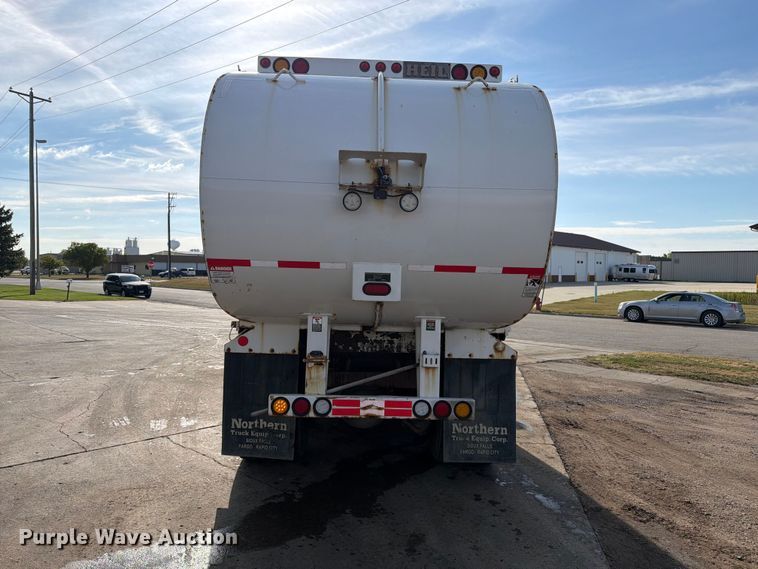image for item FT6729 2018 Peterbilt 320 refuse truck