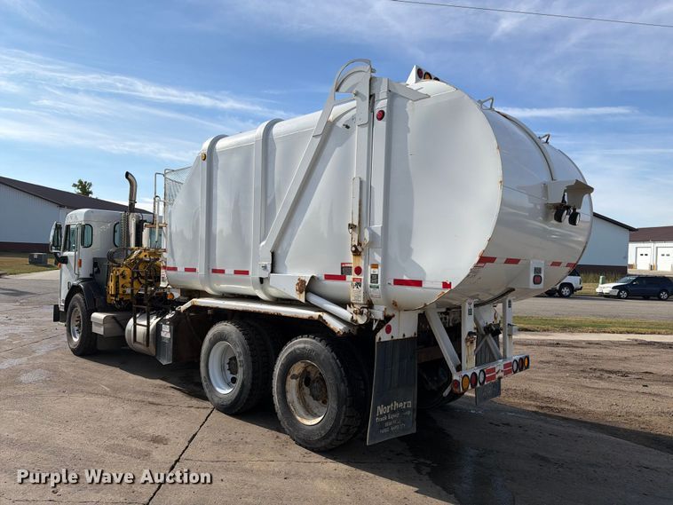image for item FT6729 2018 Peterbilt 320 refuse truck