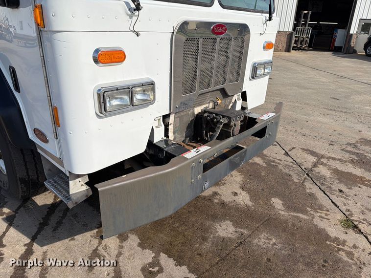 image for item FT6729 2018 Peterbilt 320 refuse truck