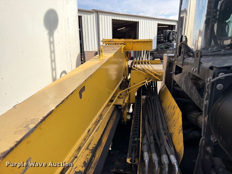 image for item FT6729 2018 Peterbilt 320 refuse truck