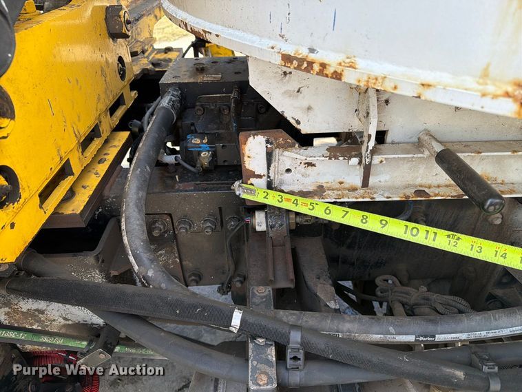 image for item FT6729 2018 Peterbilt 320 refuse truck