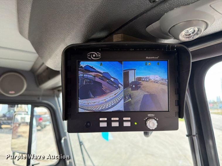 image for item FT6729 2018 Peterbilt 320 refuse truck