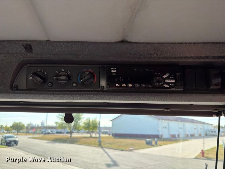 image for item FT6729 2018 Peterbilt 320 refuse truck
