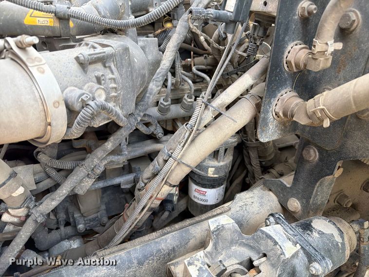 image for item FT6729 2018 Peterbilt 320 refuse truck