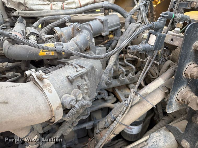 image for item FT6729 2018 Peterbilt 320 refuse truck