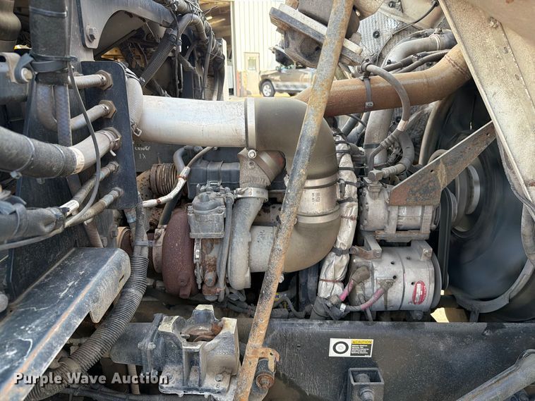 image for item FT6729 2018 Peterbilt 320 refuse truck