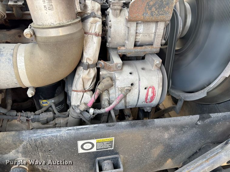 image for item FT6729 2018 Peterbilt 320 refuse truck