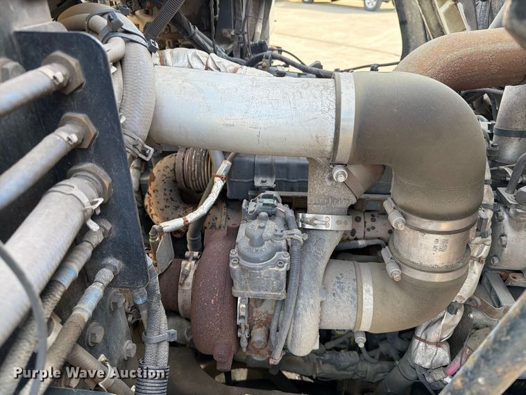 image for item FT6729 2018 Peterbilt 320 refuse truck