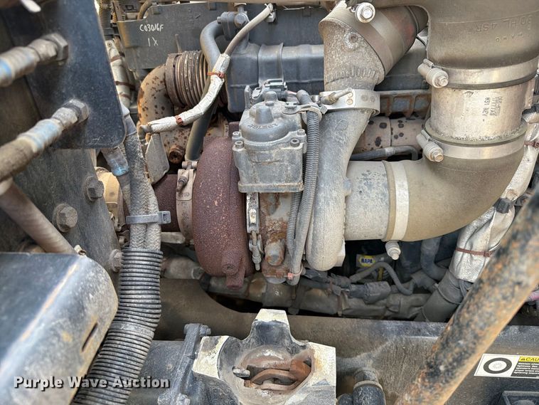 image for item FT6729 2018 Peterbilt 320 refuse truck