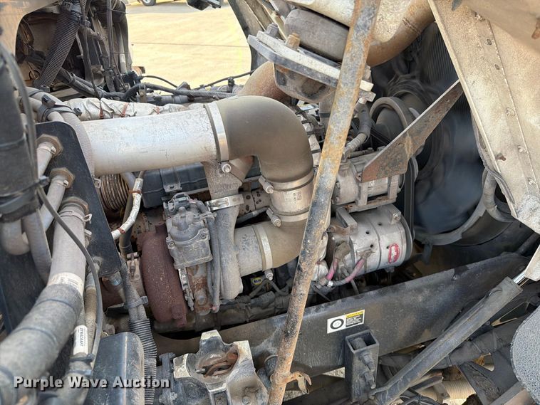 image for item FT6729 2018 Peterbilt 320 refuse truck