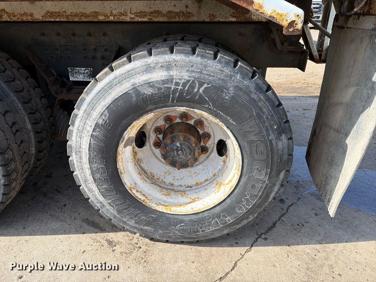 image for item FT6729 2018 Peterbilt 320 refuse truck