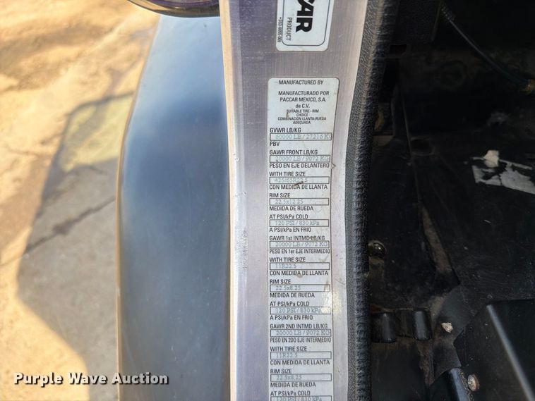 image for item FT6729 2018 Peterbilt 320 refuse truck