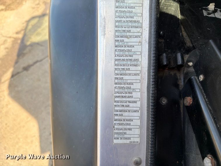 image for item FT6729 2018 Peterbilt 320 refuse truck