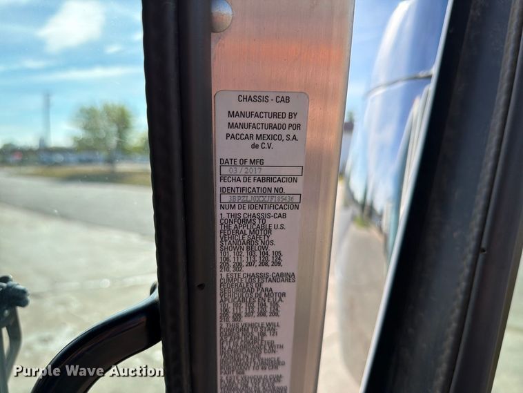 image for item FT6729 2018 Peterbilt 320 refuse truck