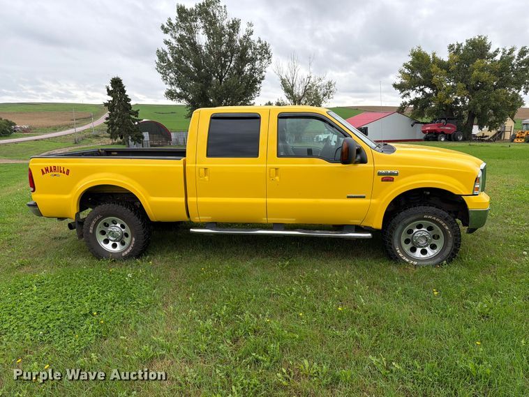 image for item FT6801 2005 Ford F350 Super Duty Amarillo Crew Cab pickup truck