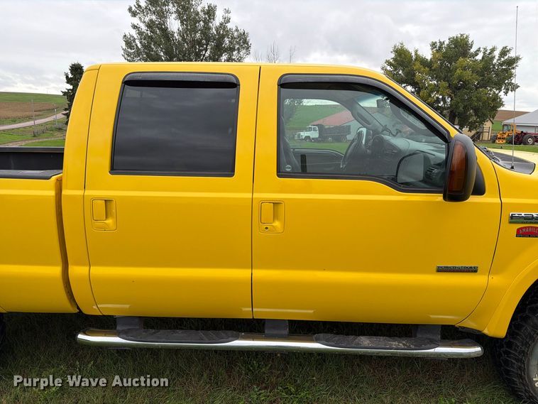 image for item FT6801 2005 Ford F350 Super Duty Amarillo Crew Cab pickup truck