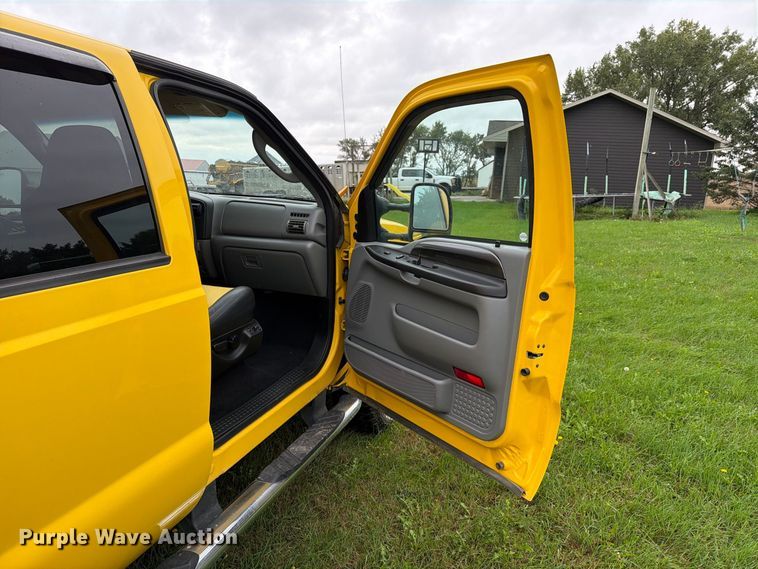 image for item FT6801 2005 Ford F350 Super Duty Amarillo Crew Cab pickup truck