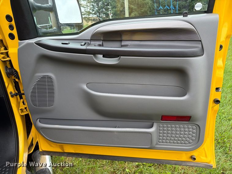 image for item FT6801 2005 Ford F350 Super Duty Amarillo Crew Cab pickup truck