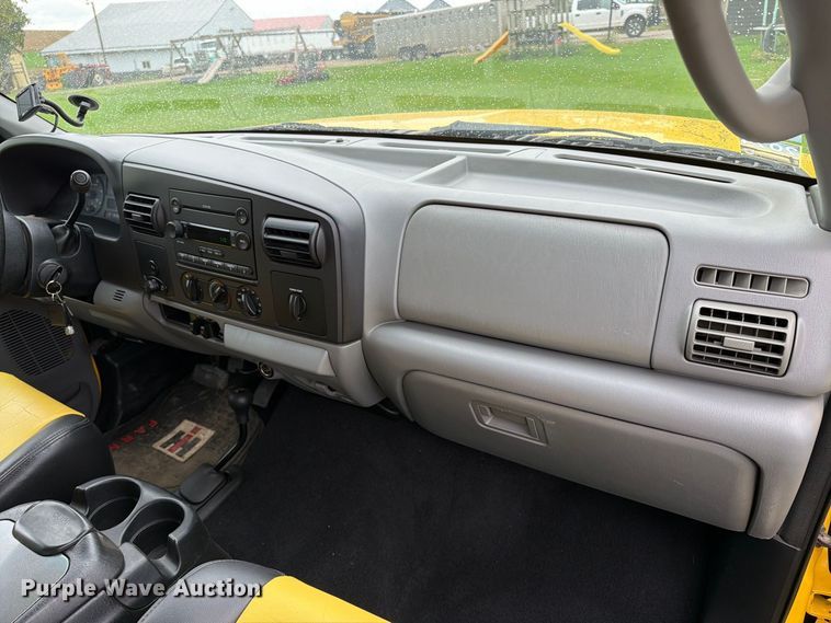 image for item FT6801 2005 Ford F350 Super Duty Amarillo Crew Cab pickup truck