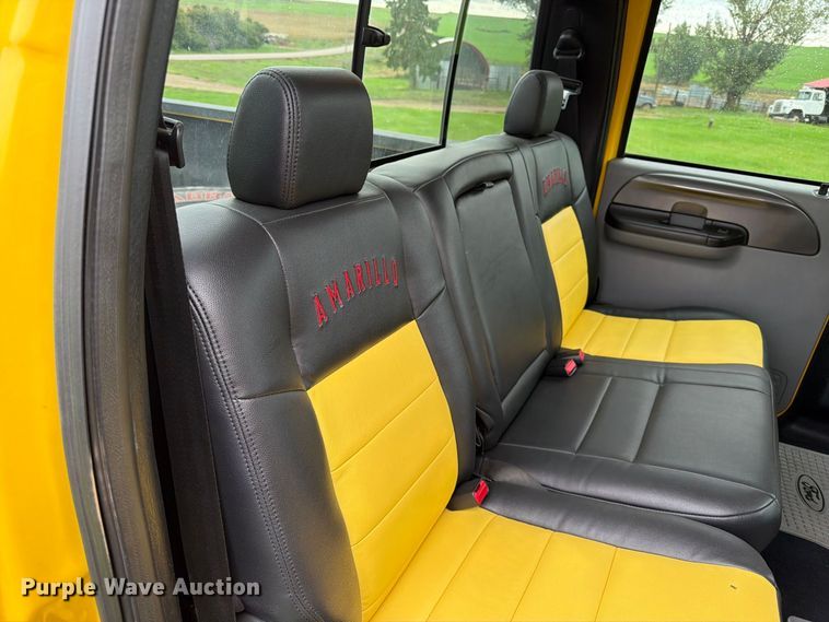 image for item FT6801 2005 Ford F350 Super Duty Amarillo Crew Cab pickup truck