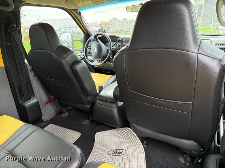 image for item FT6801 2005 Ford F350 Super Duty Amarillo Crew Cab pickup truck