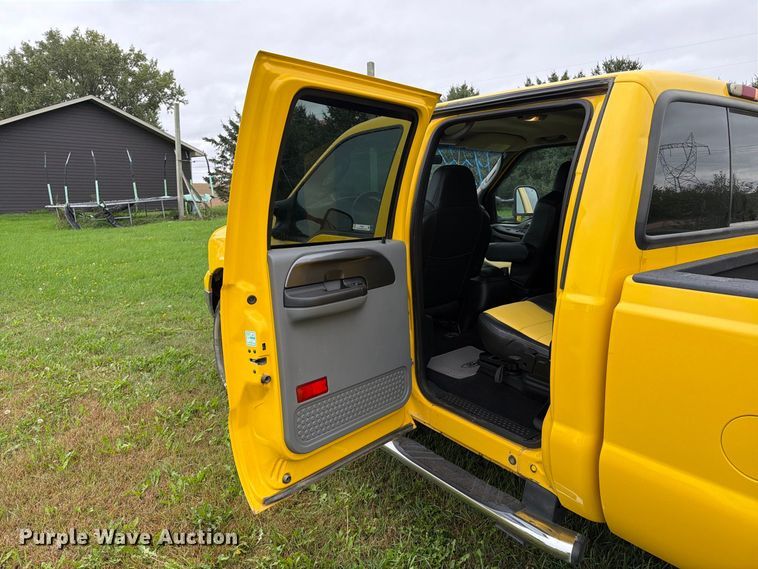 image for item FT6801 2005 Ford F350 Super Duty Amarillo Crew Cab pickup truck