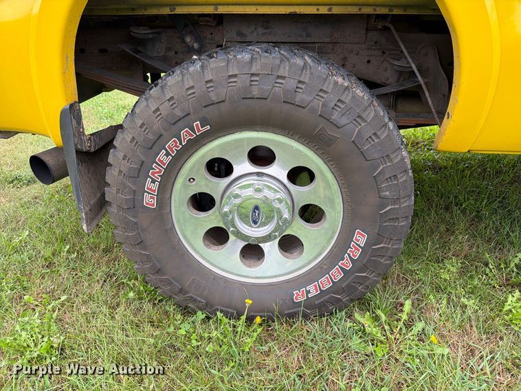image for item FT6801 2005 Ford F350 Super Duty Amarillo Crew Cab pickup truck