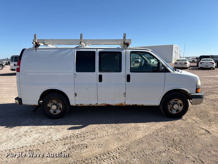image for item FT6845 2007 Chevrolet Express 2500 van