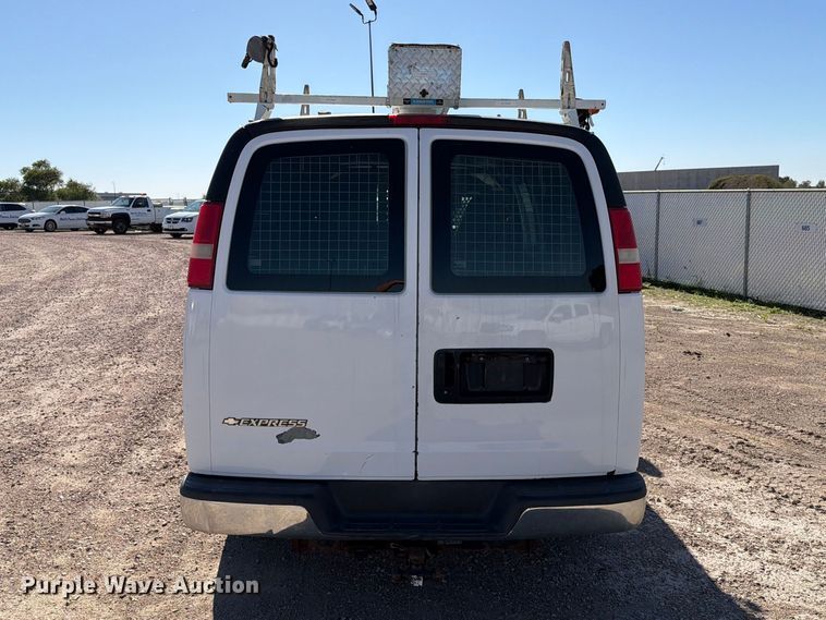 image for item FT6845 2007 Chevrolet Express 2500 van
