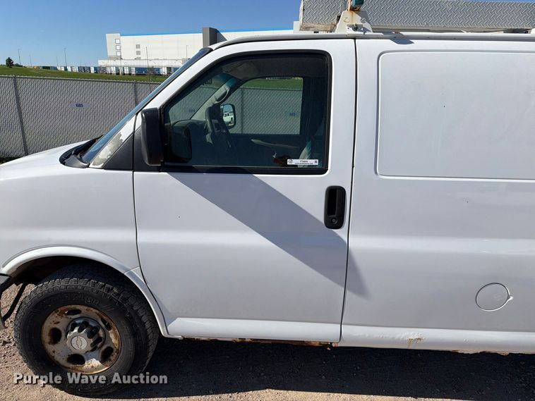 image for item FT6845 2007 Chevrolet Express 2500 van