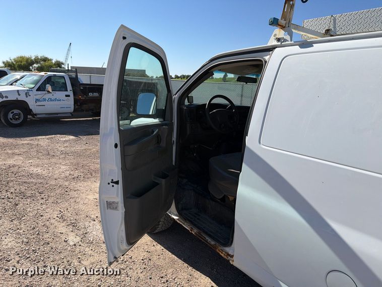 image for item FT6845 2007 Chevrolet Express 2500 van
