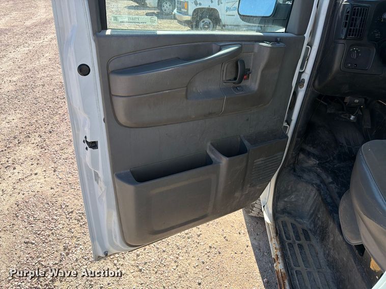 image for item FT6845 2007 Chevrolet Express 2500 van