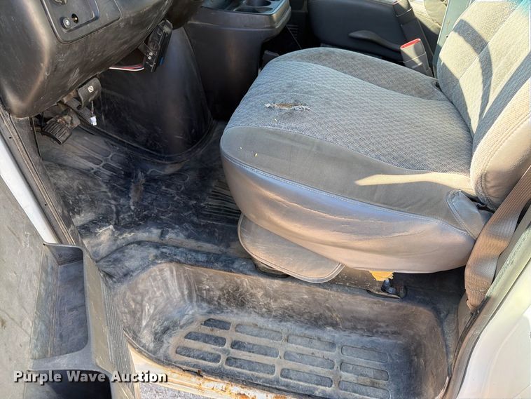 image for item FT6845 2007 Chevrolet Express 2500 van